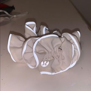 lululemon light locks scrunchie
